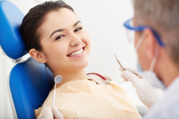 A happy Greece resident sits down with her general dentist